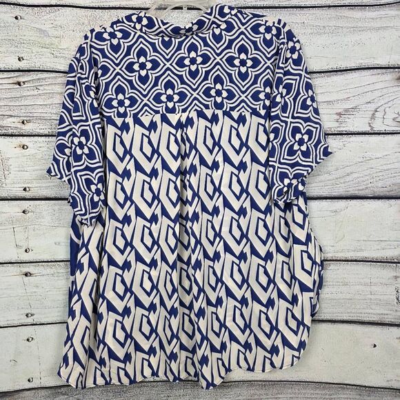 Rose + Olive Blue White Print Button Front Top 1X (NWT) - Picture 6 of 10